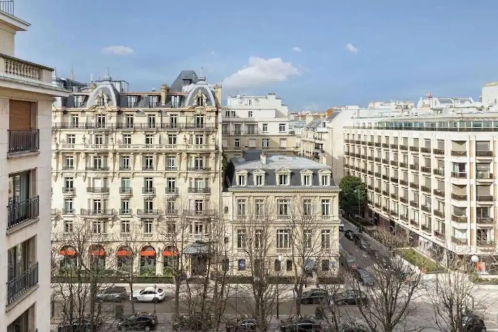 Avenue Montaigne Luxury Apartment 2Br 4P Paryż