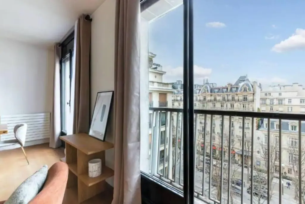 Avenue Montaigne Luxury Apartment 2Br 4P Paryż