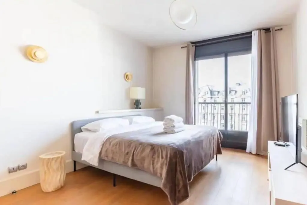 Avenue Montaigne Luxury Apartment 2Br 4P Paryż