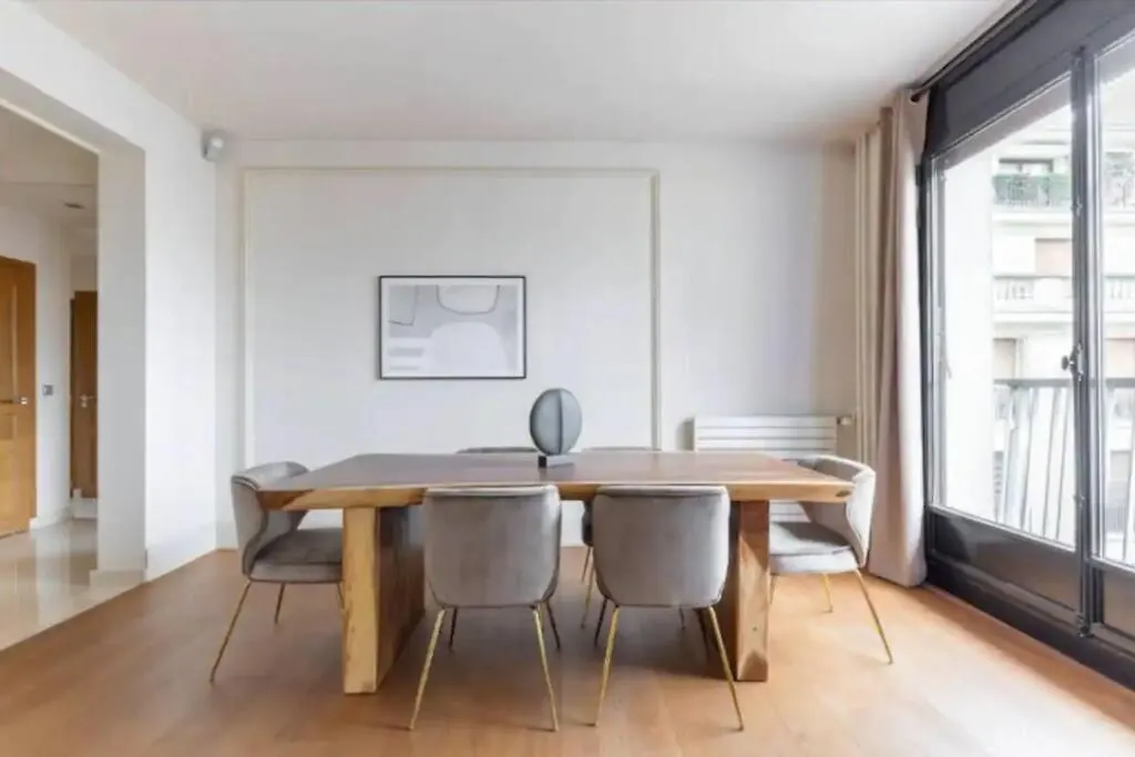 Avenue Montaigne Luxury Apartment 2Br 4P Paryż Francja