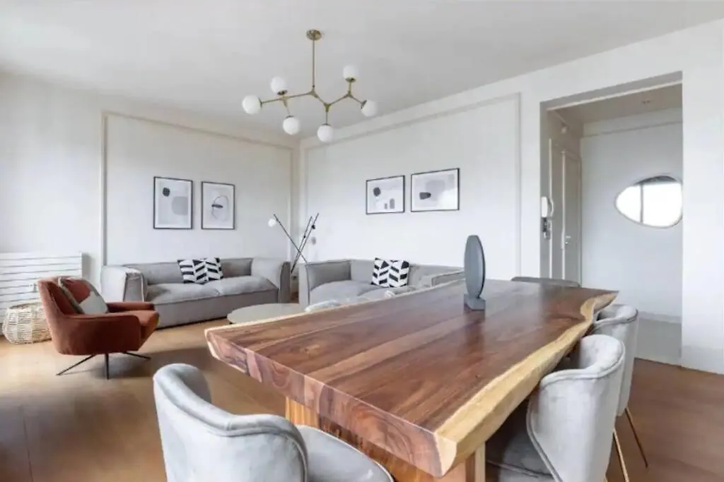 Avenue Montaigne Luxury Apartment 2Br 4P Paryż
